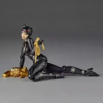 Revoltech Amazing Yamaguchi Catwoman Selina Kyle Action Figure